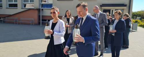 Znicze pod Dębem Pamięci Jana Kawki
