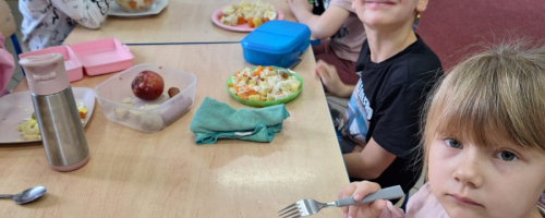 Zdrowe śniadanie przedszkolaków z Jedynki